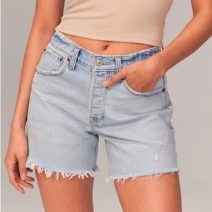 NWOT Abercrombie 90s Low Rise Baggy Light Denim Jean Shorts